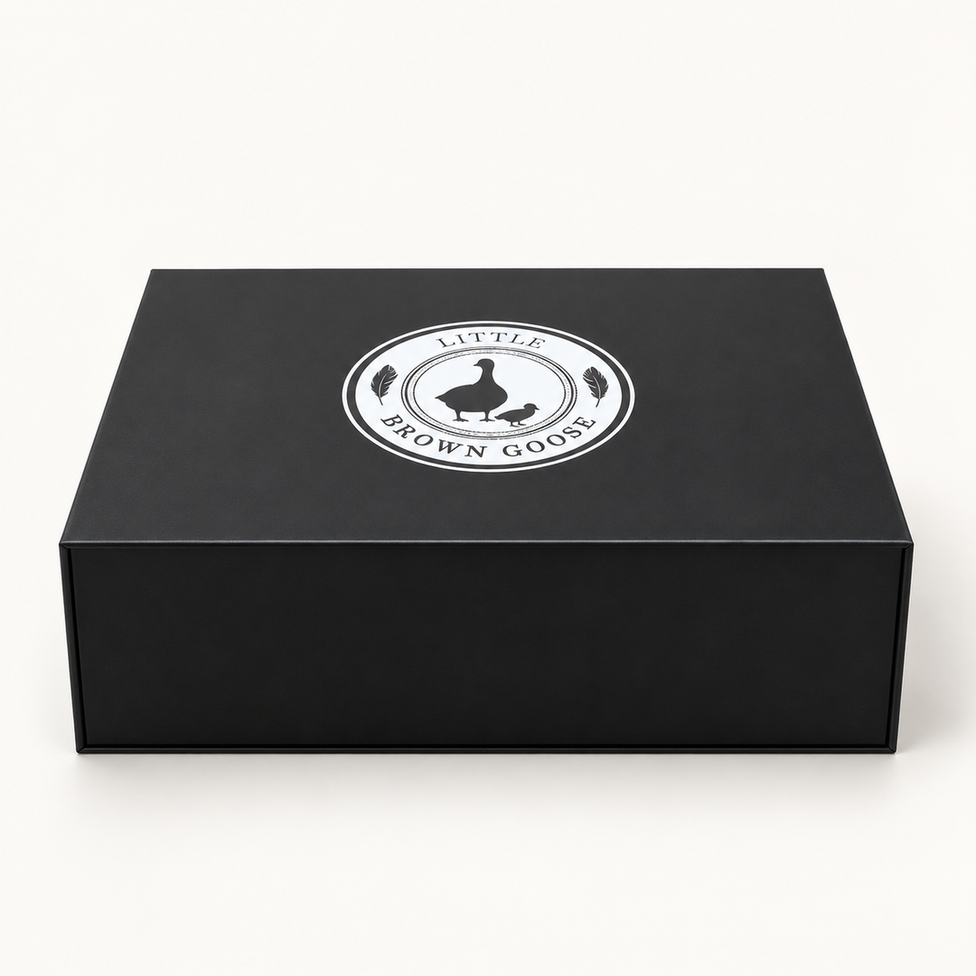 Little Brown Goose black magnetic gift box – closed
